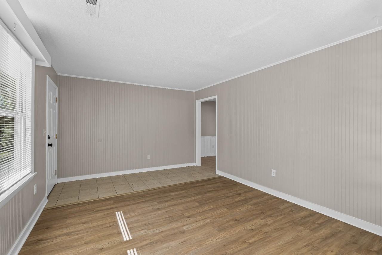 100 English Rd - Photo 5 of 20