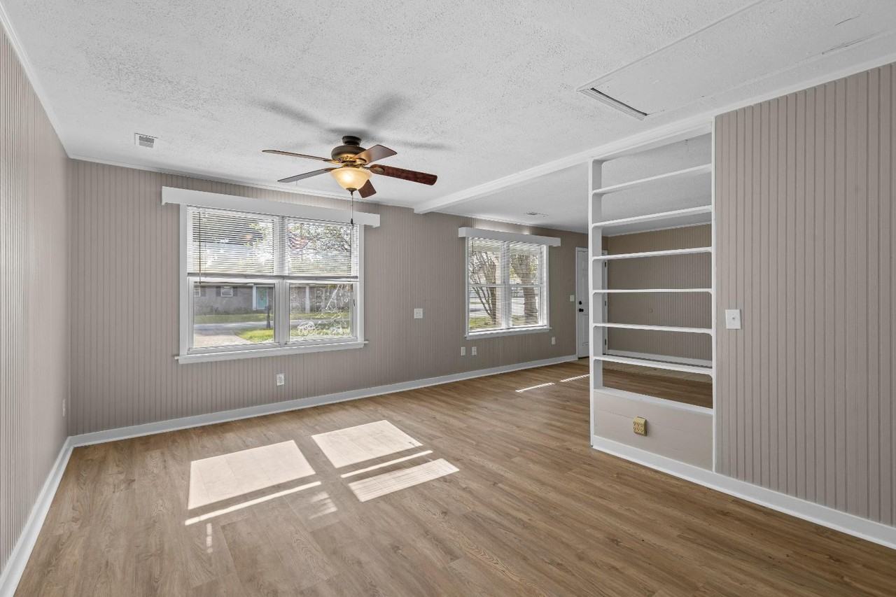 100 English Rd - Photo 7 of 20