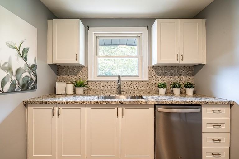 741 Maryland Ave - Photo 5 of 19