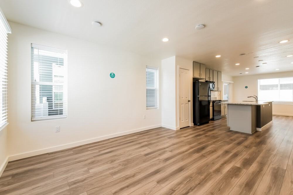 4735 Tower Dr - Photo 5 of 17