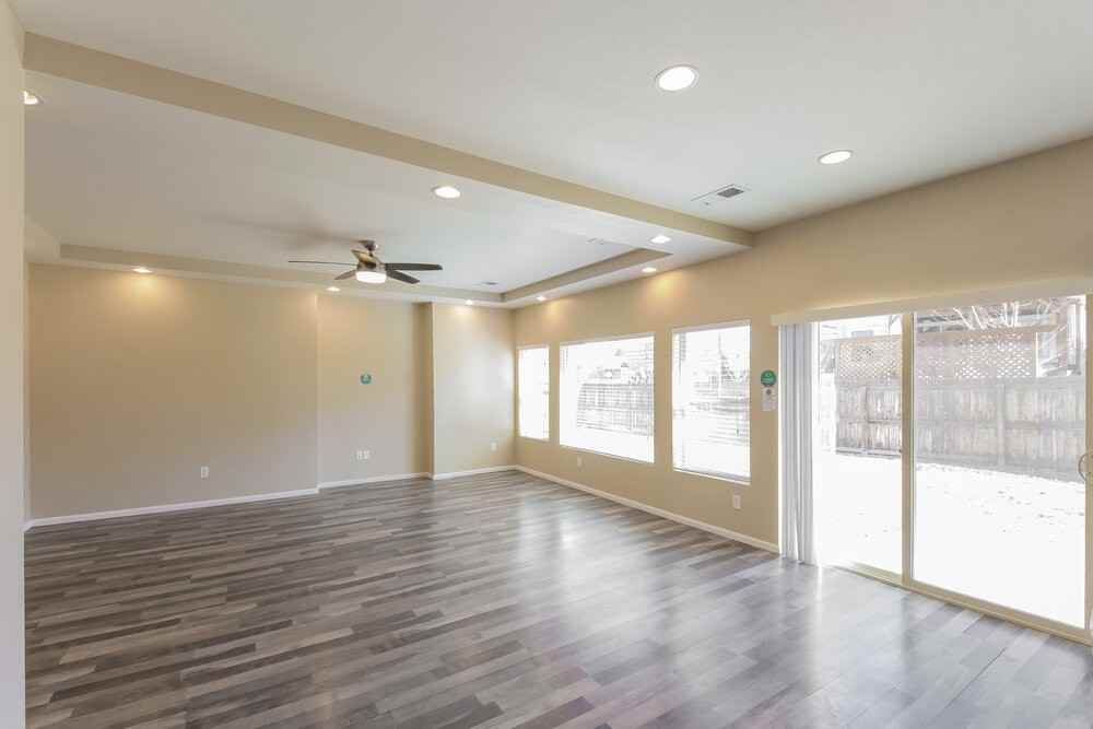 10558 Worchester St - Photo 4 of 17