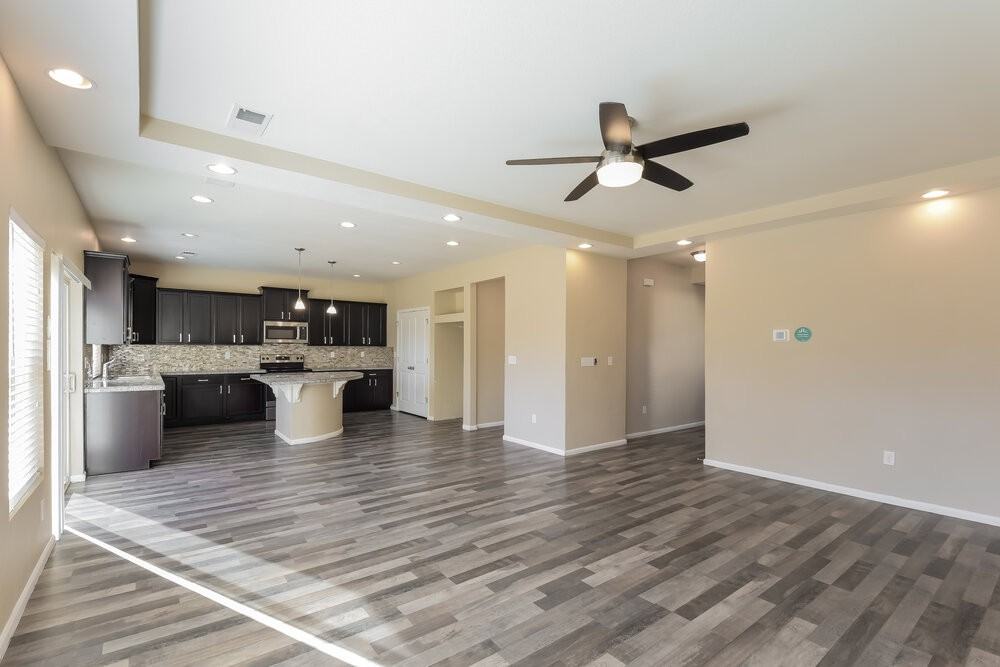 10558 Worchester St - Photo 5 of 17