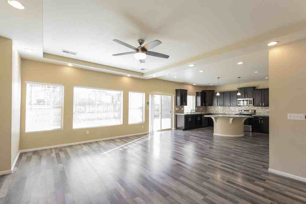 10558 Worchester St - Photo 6 of 17