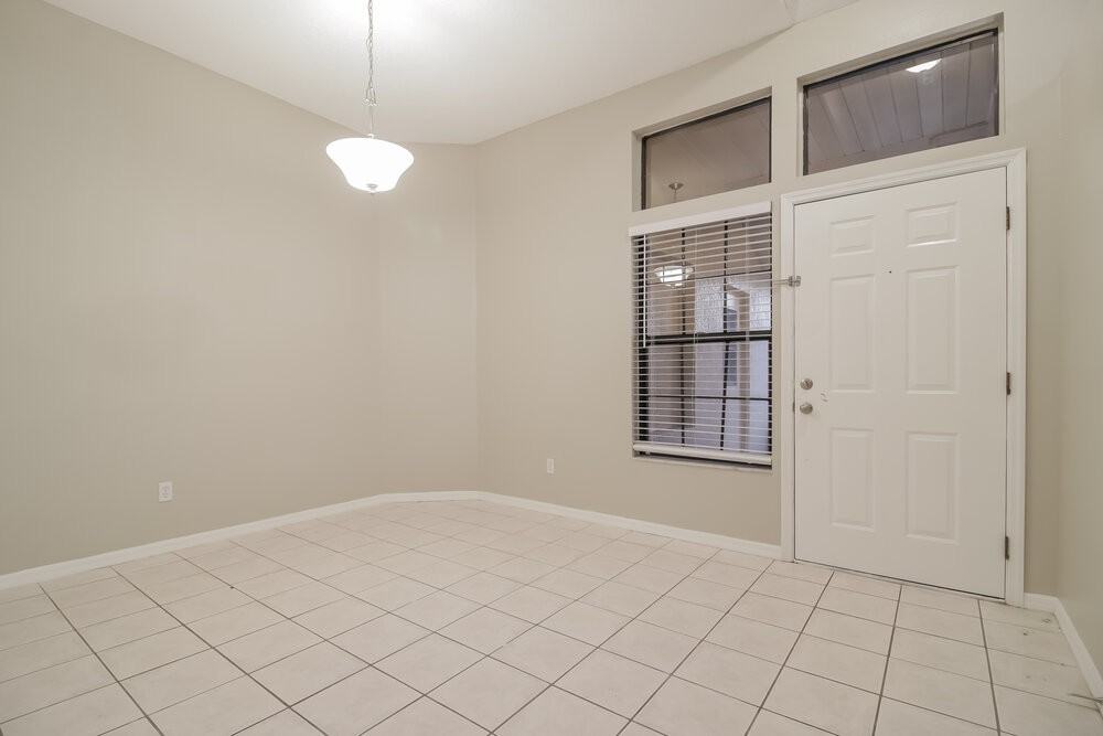 1052 Alpug Ave - Photo 5 of 16