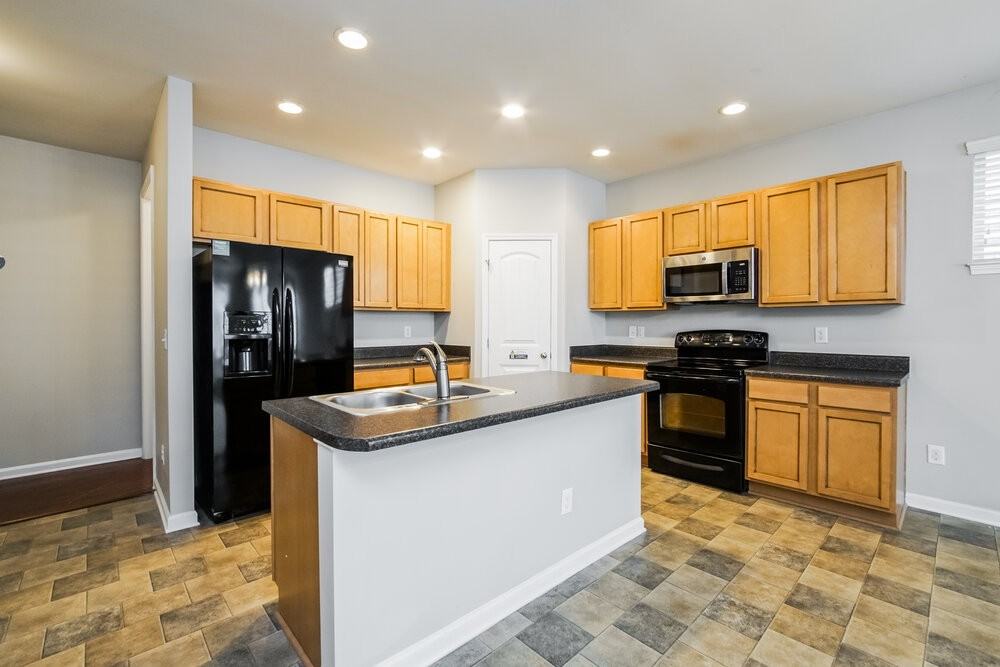 35 Wensley Ct - Photo 7 of 17