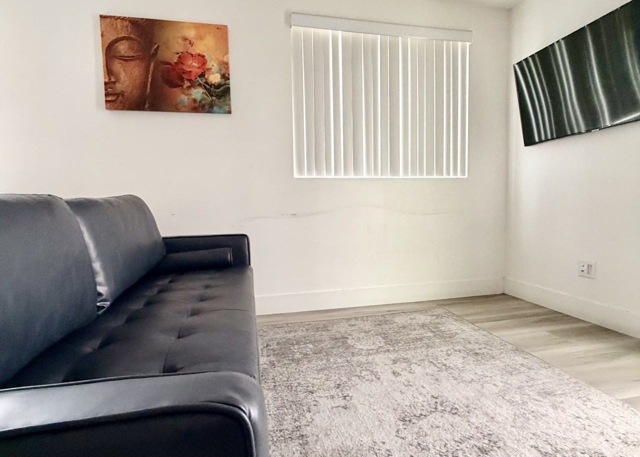 215 1/2 E 29th St #NA - Photo 3 of 21