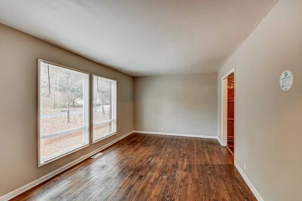 909 Winchester Dr - Photo 6 of 18