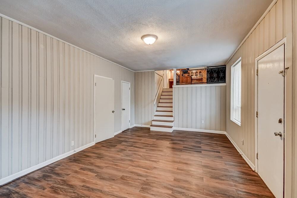 909 Winchester Dr - Photo 7 of 18