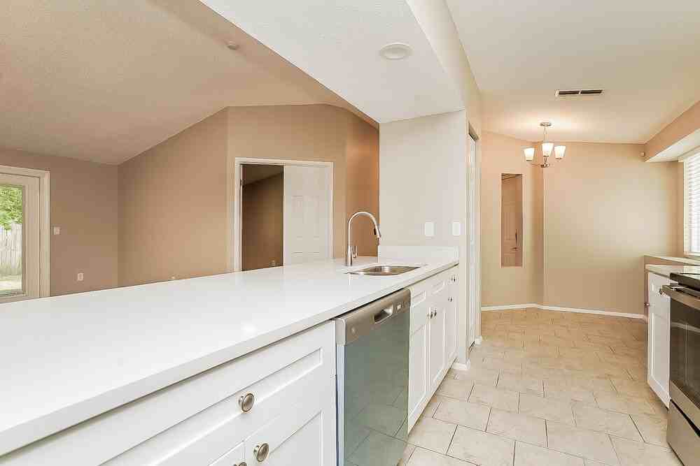 633 Timber Bay Cir W - Photo 6 of 16