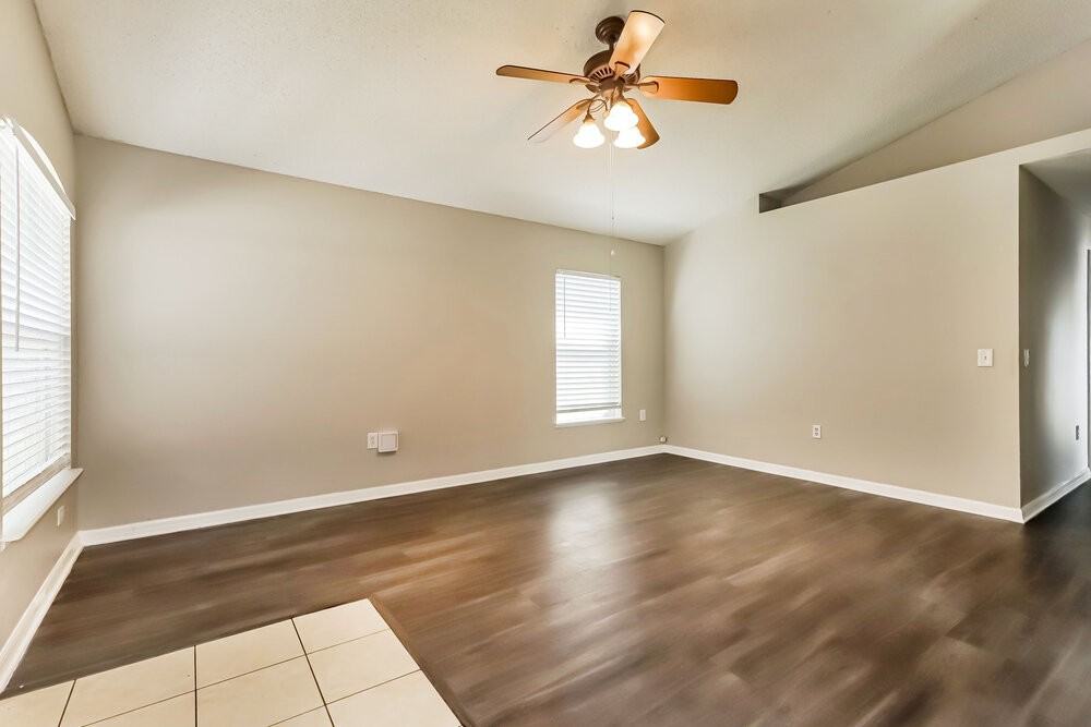 10555 Opus Dr - Photo 3 of 16