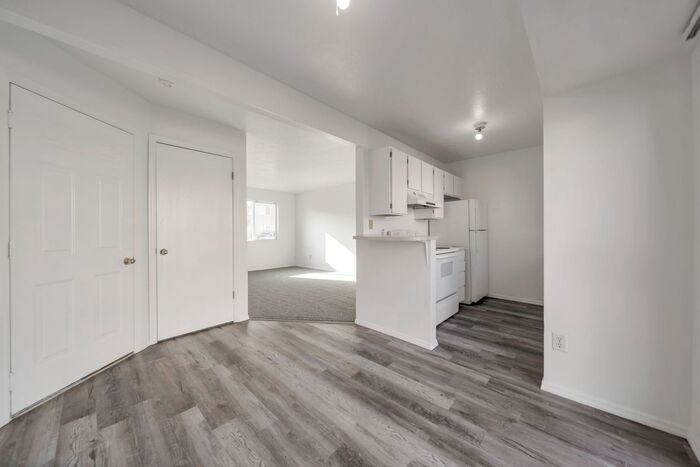 558 N Redwood Rd #4-2 - Photo 3 of 17