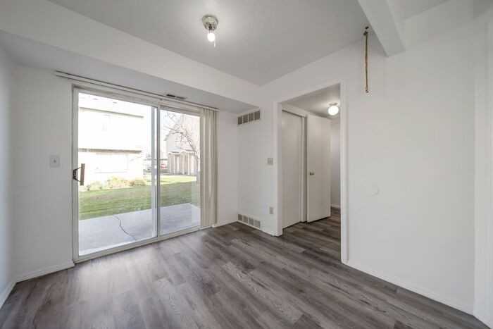 558 N Redwood Rd #4-2 - Photo 4 of 17