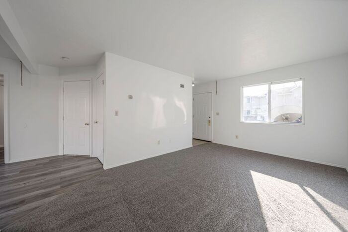 558 N Redwood Rd #4-2 - Photo 5 of 17