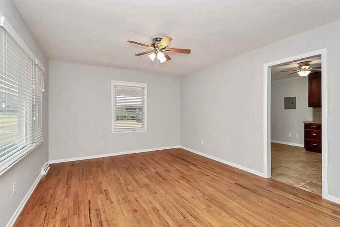 8911 Reames Road - Photo 5 of 31