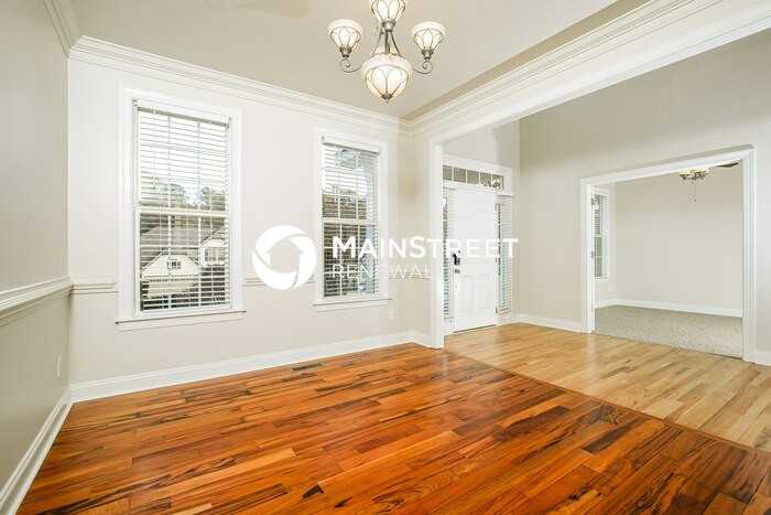 165 Sutherland Drive - Photo 2 of 18