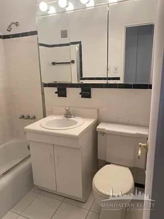 East 46th Street #12 - Photo 3 of 3