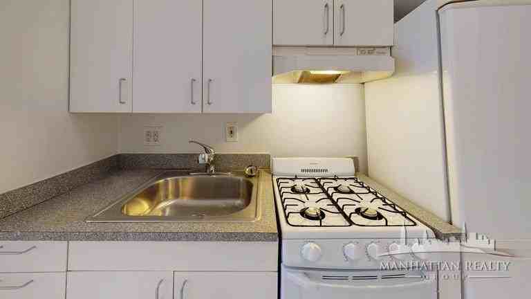 2nd Avenue #5A - Photo 6 of 7