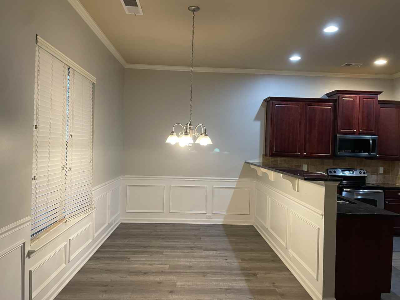 527 Telegraph Dr - Photo 5 of 26