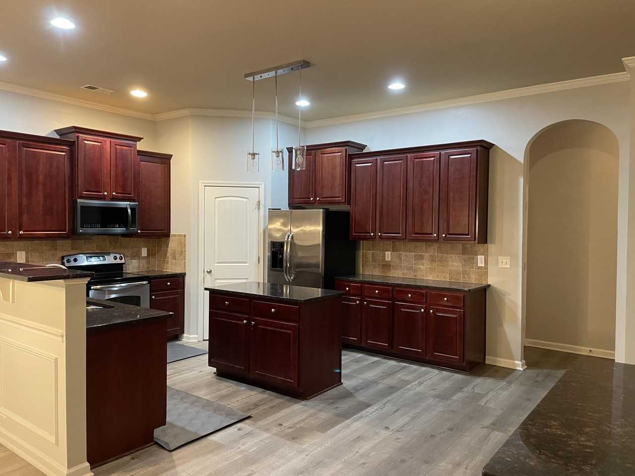 527 Telegraph Dr - Photo 6 of 26