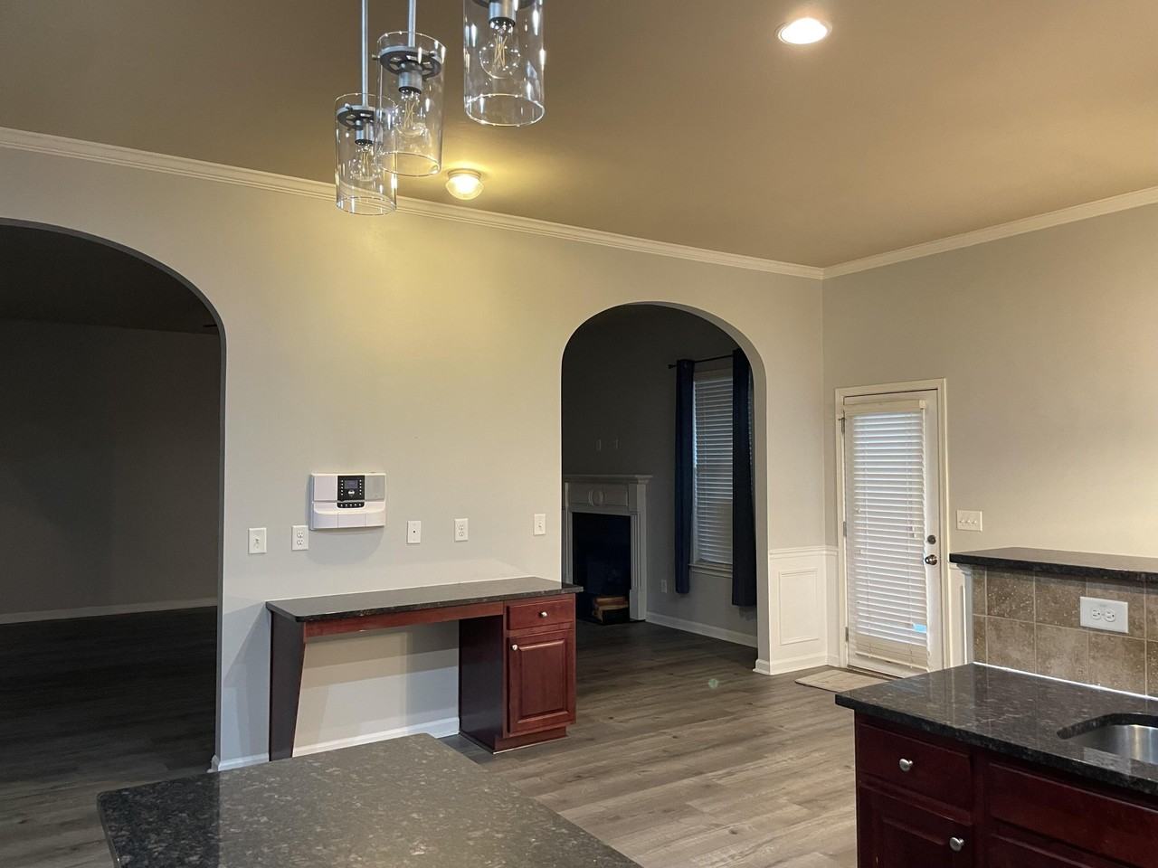 527 Telegraph Dr - Photo 7 of 26