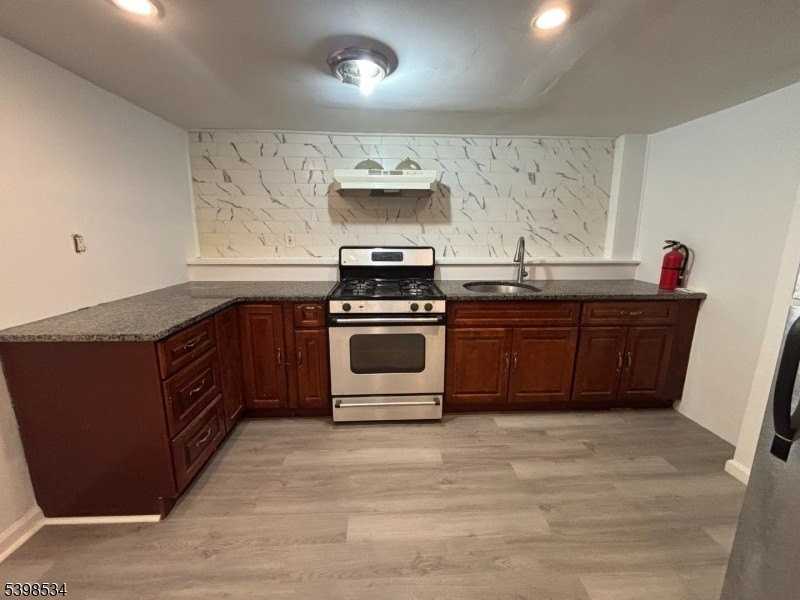 540 Marshall St - Photo 3 of 17