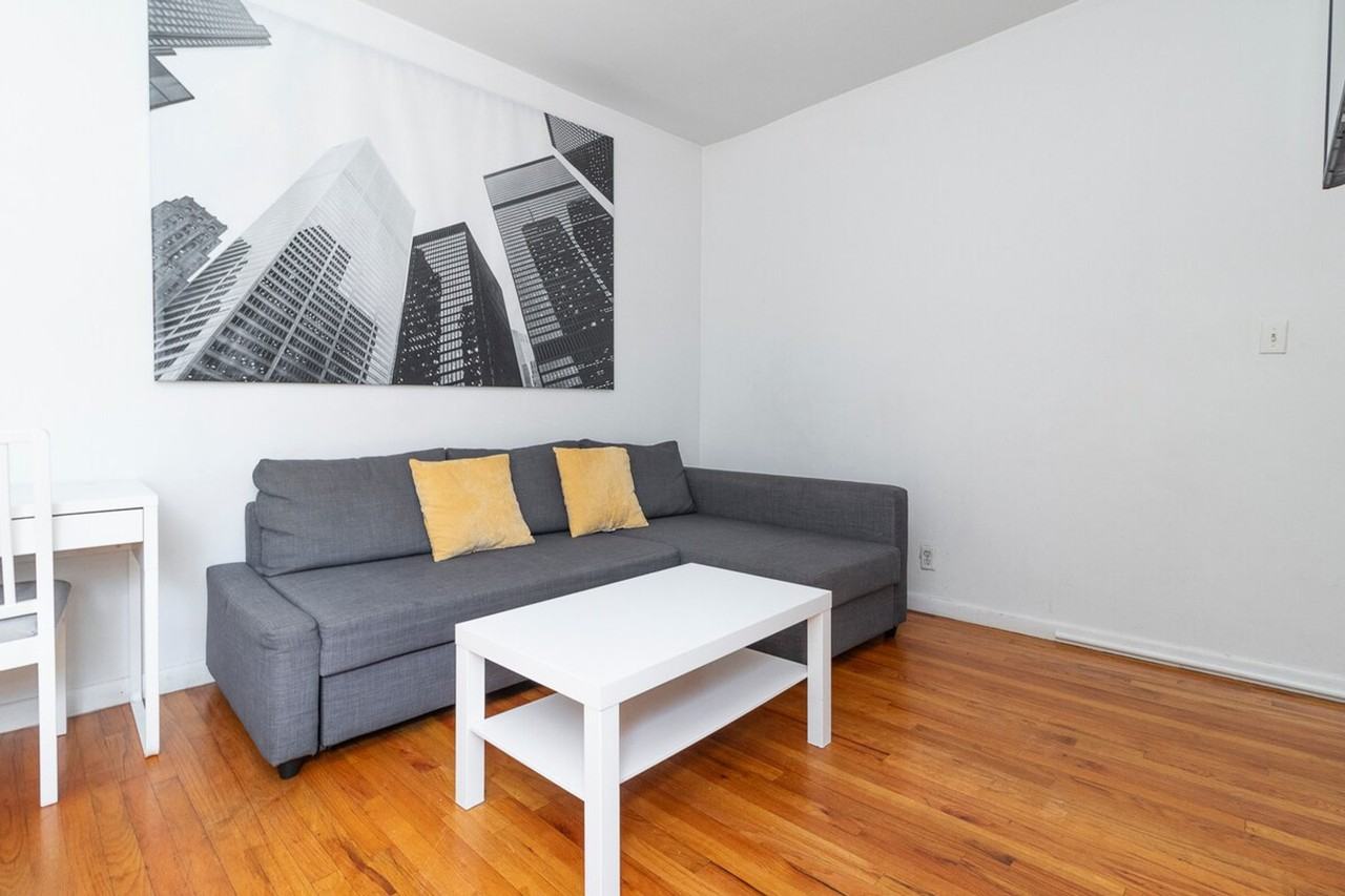 315 E 95th St #1032046P - Photo 4 of 33