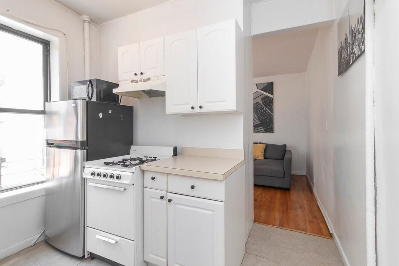 315 E 95th St #1032046P - Photo 6 of 33