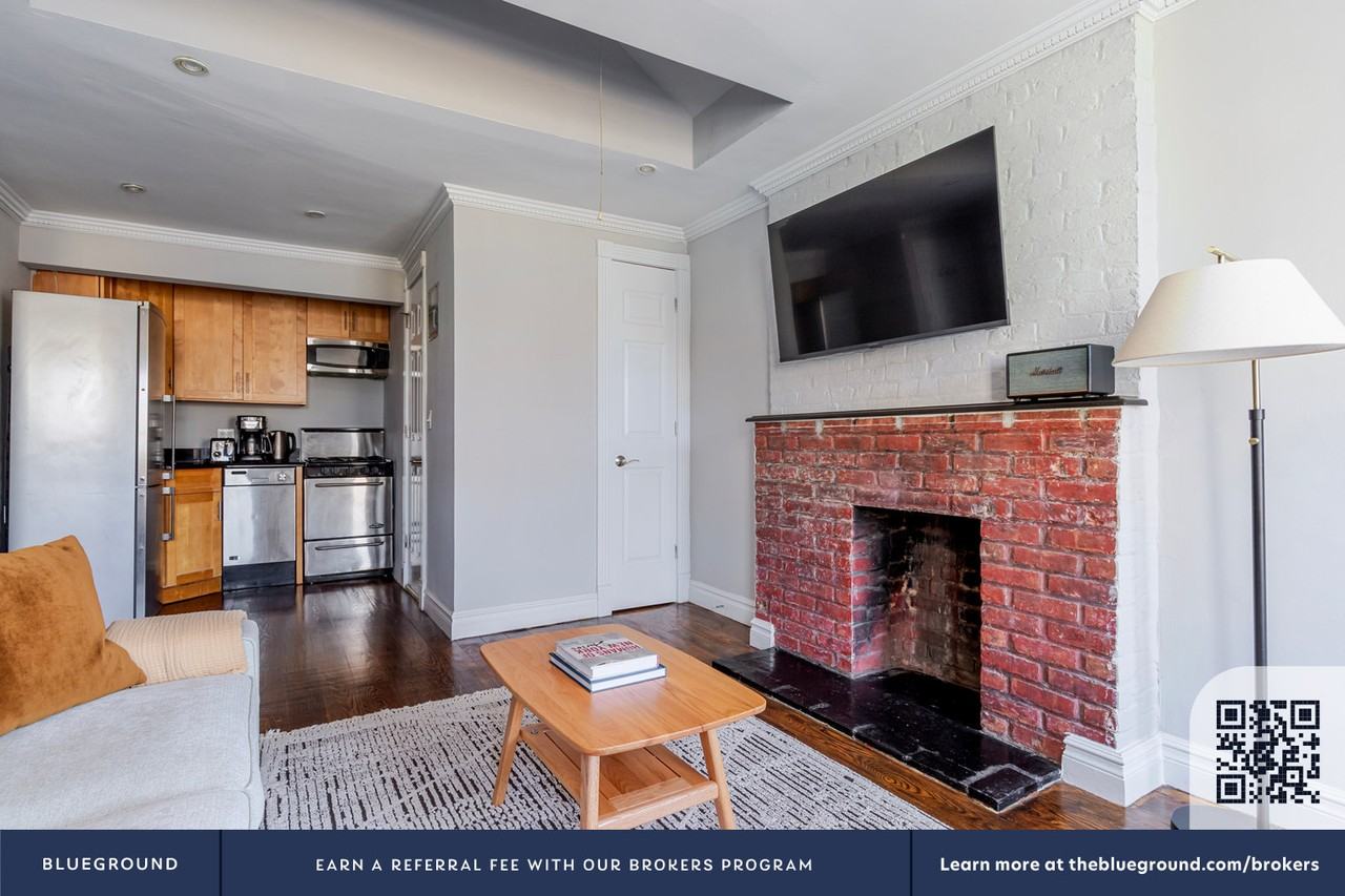 562 Hudson St #2055 - Photo 5 of 20