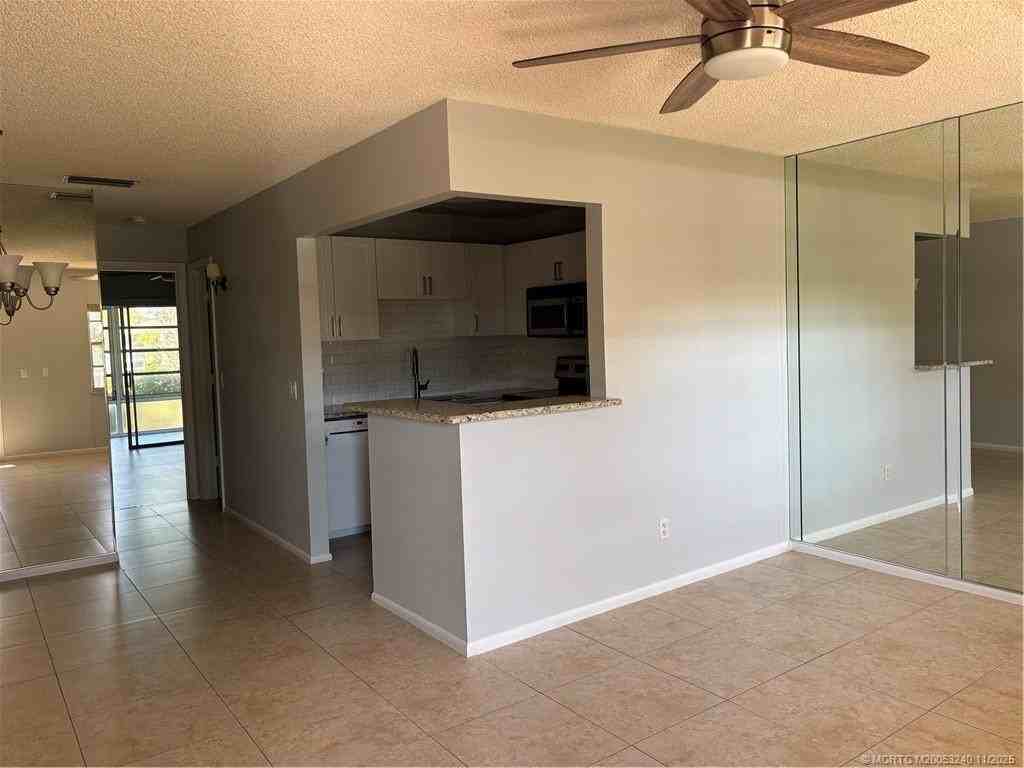 9 Lake Vista Trl Apt 204 #204 - Photo 7 of 26