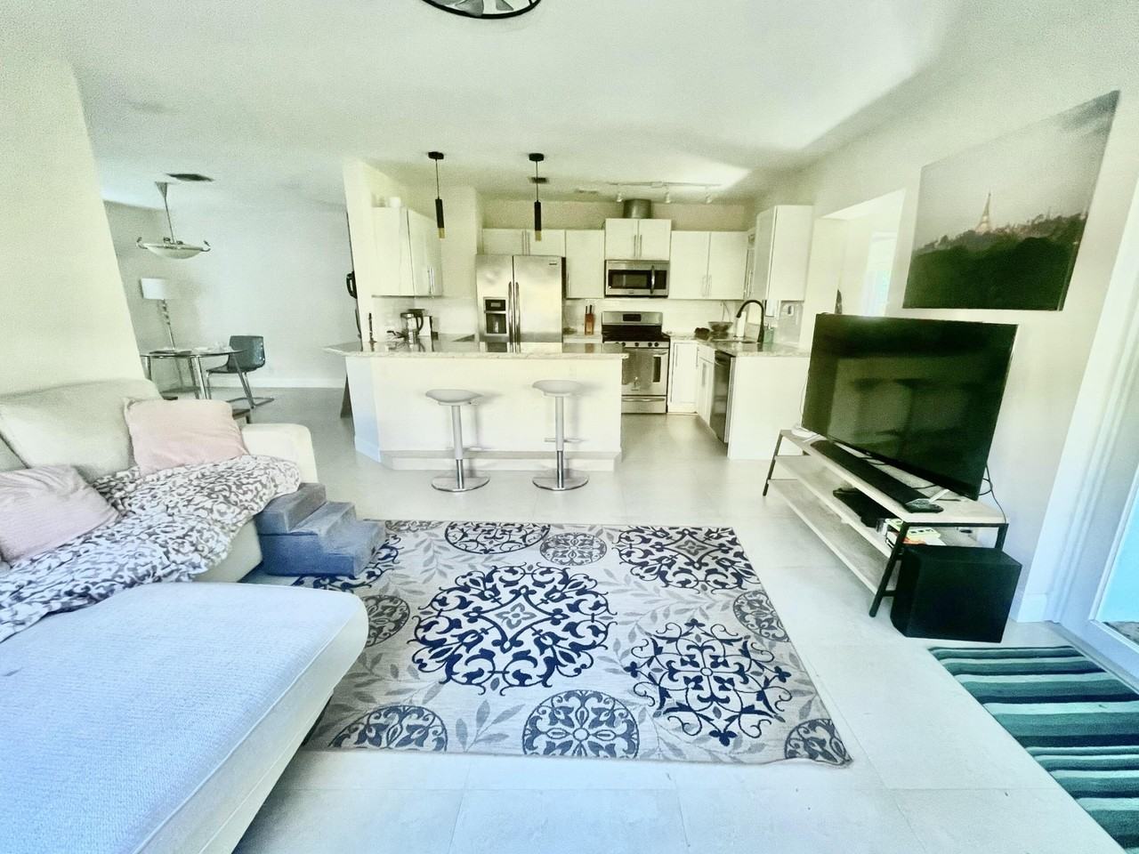 376 Sw 2nd St - Photo 3 of 19