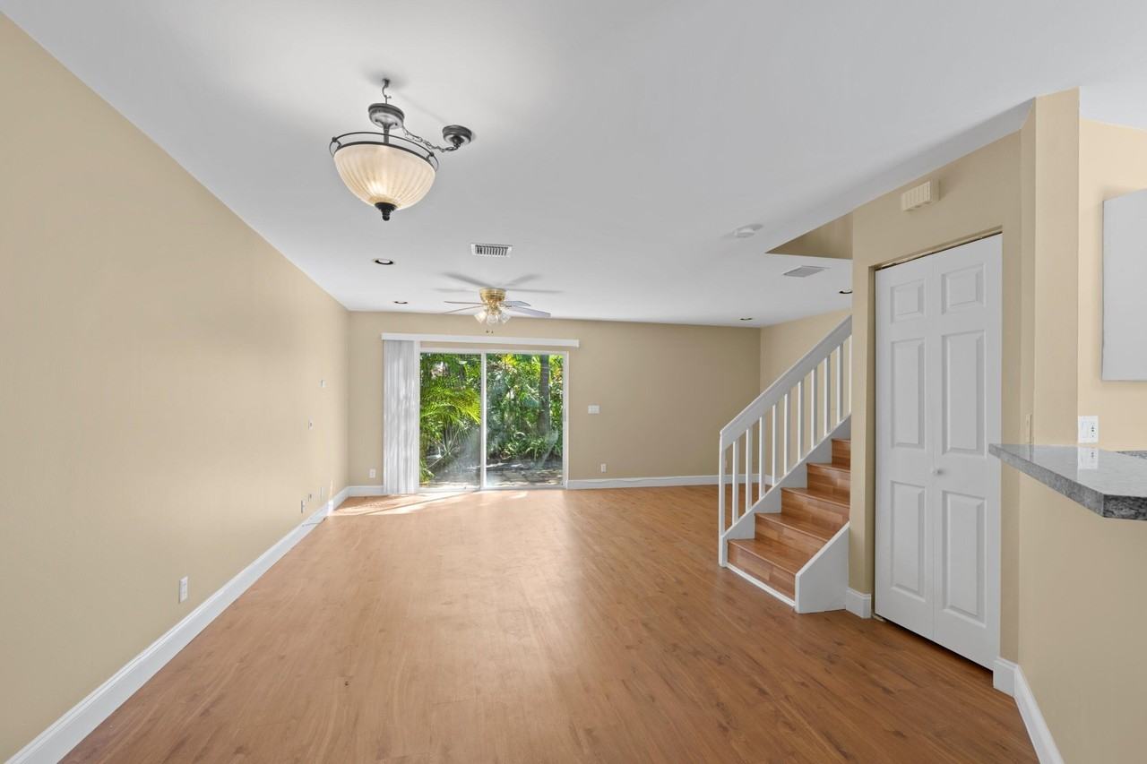 1158 Sw 44th Ave #1158 - Photo 2 of 31