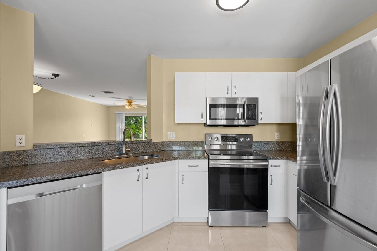 1158 Sw 44th Ave #1158 - Photo 4 of 31