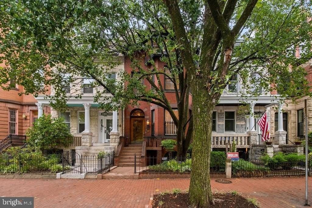 1120 East Capitol Street Northeast - Photo 4 of 50