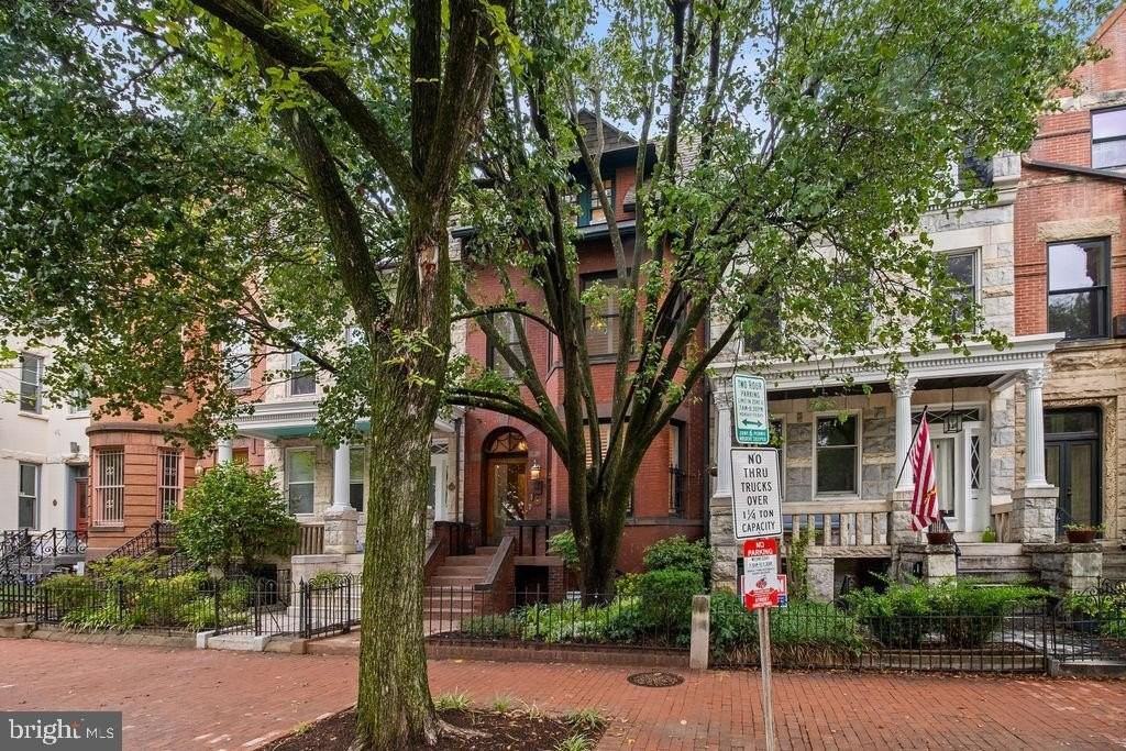 1120 East Capitol Street Northeast - Photo 5 of 50