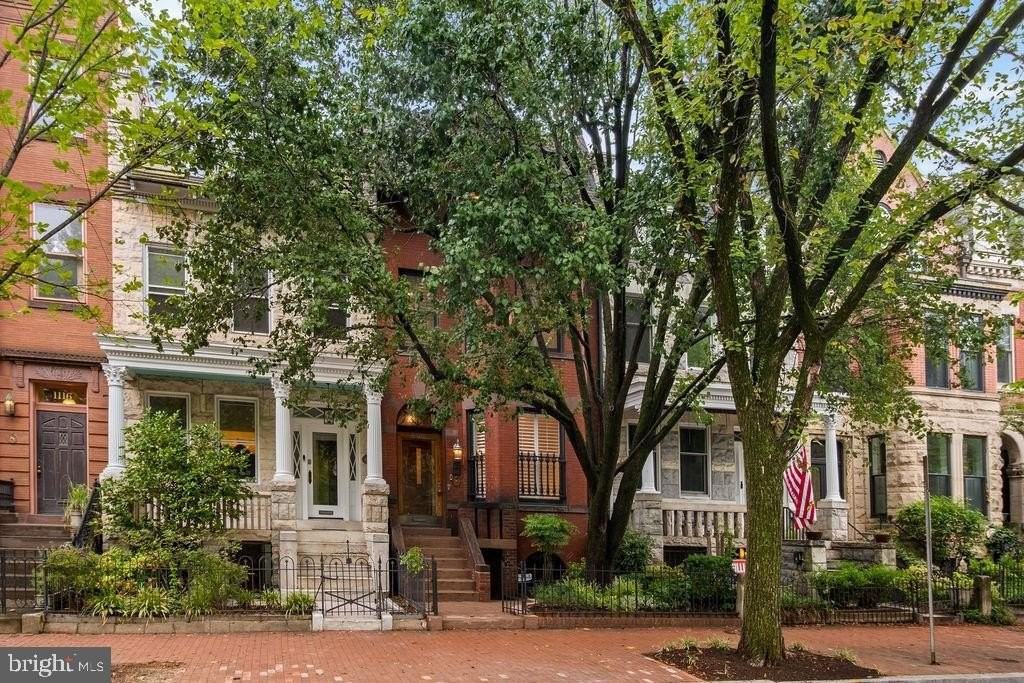 1120 East Capitol Street Northeast - Photo 6 of 50