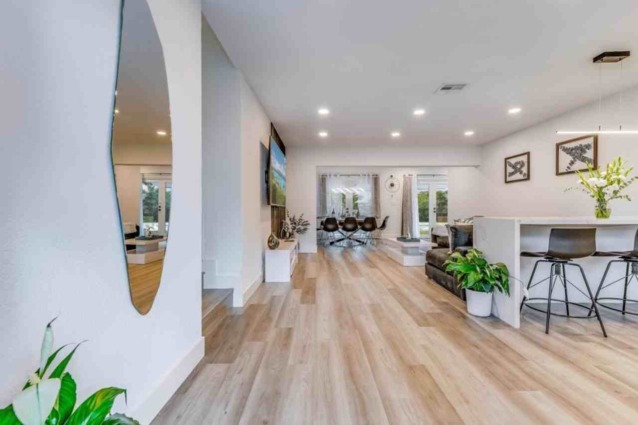 834 Sw 14th Ct #1287065P - Photo 5 of 50