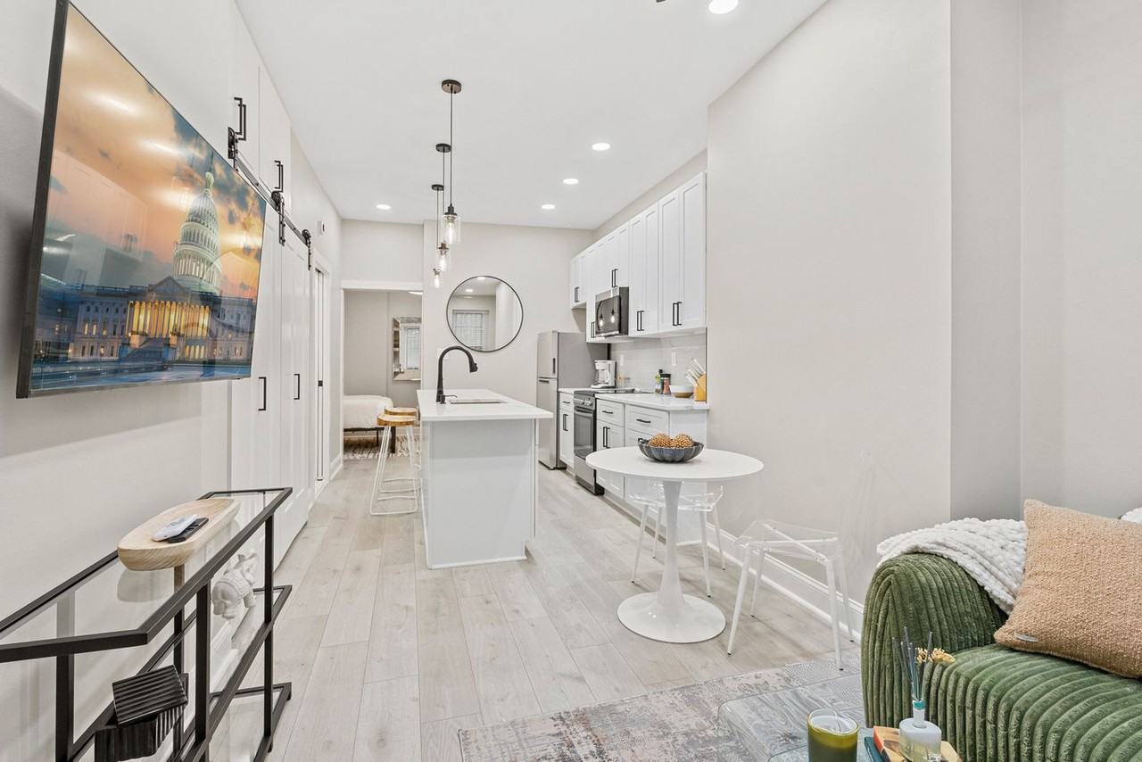 218 4th St Se #1045686P - Photo 2 of 9