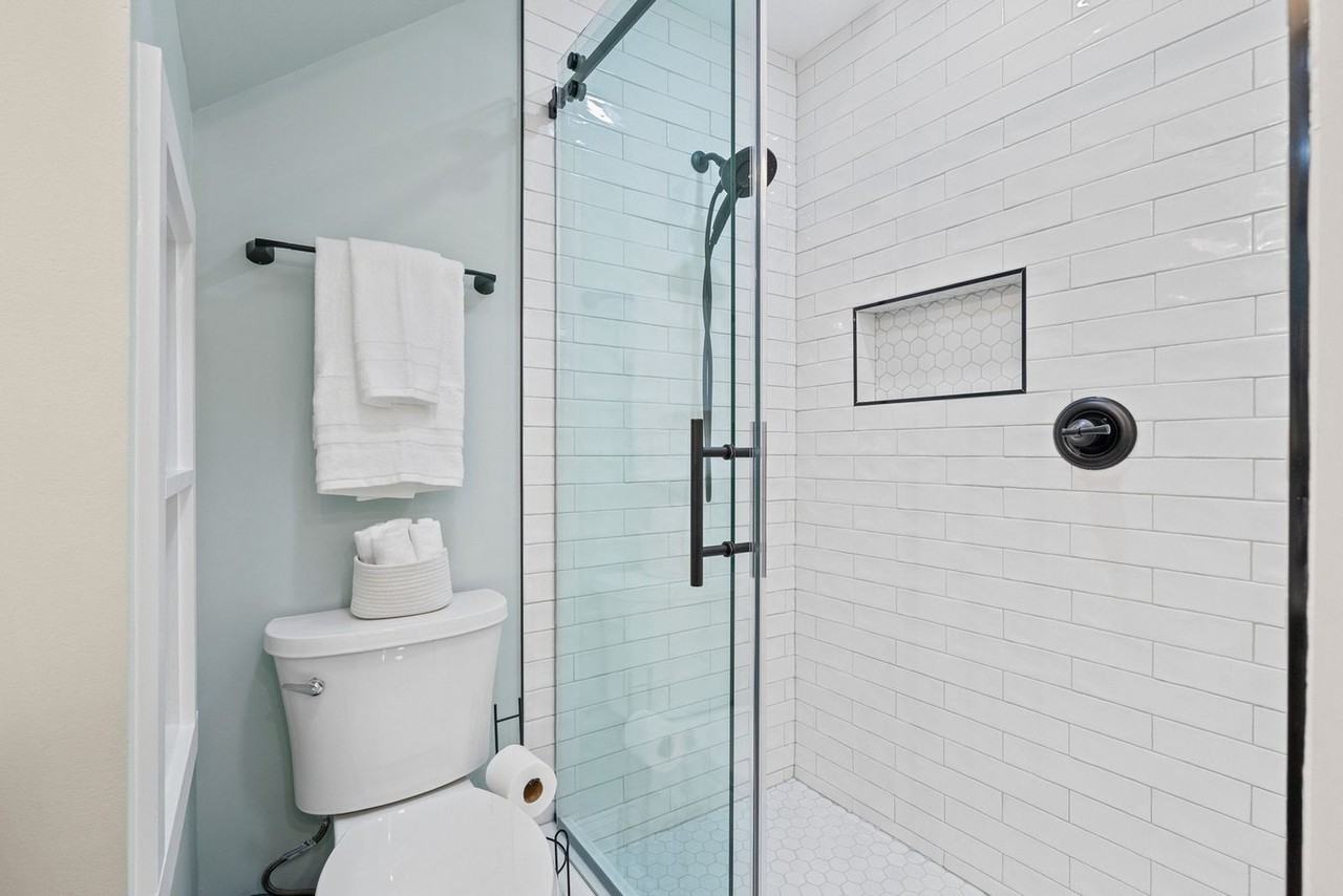 218 4th St Se #1045686P - Photo 7 of 9