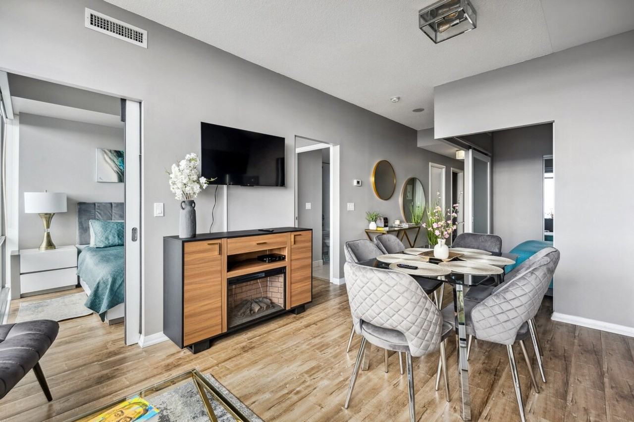 832 Bay Street - Photo 2 of 17