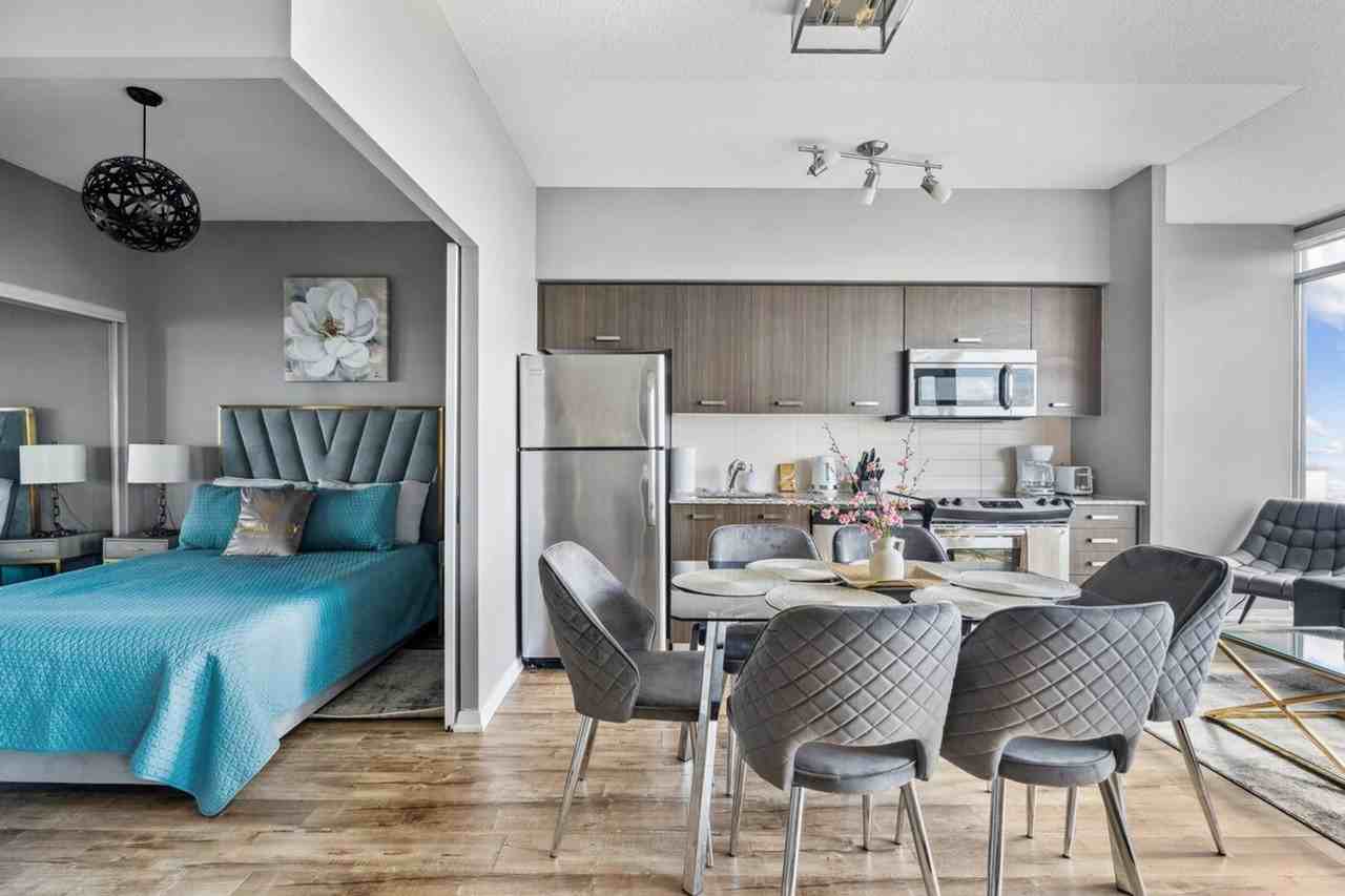 832 Bay Street - Photo 4 of 17