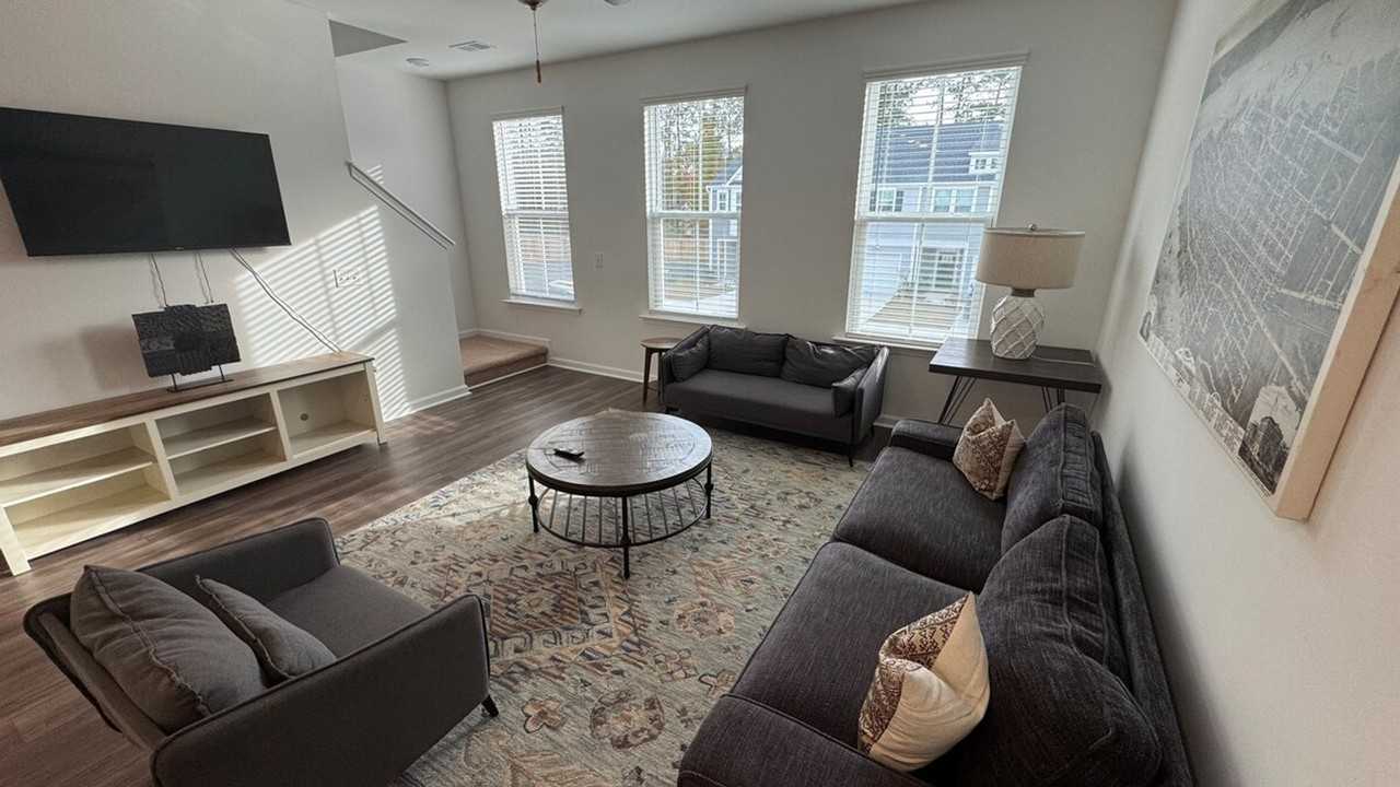 149 Roxanne Dr #1344212P - Photo 2 of 18