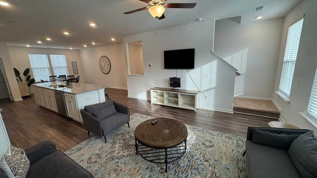 149 Roxanne Dr #1344212P - Photo 4 of 18