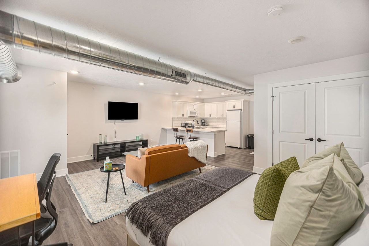 1562 Michigan St Ne #1346761P - Photo 3 of 12