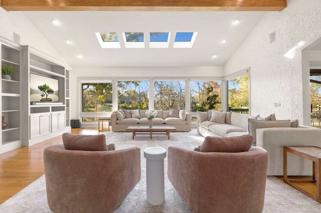 515 Nw D St #1346920P - Photo 3 of 46