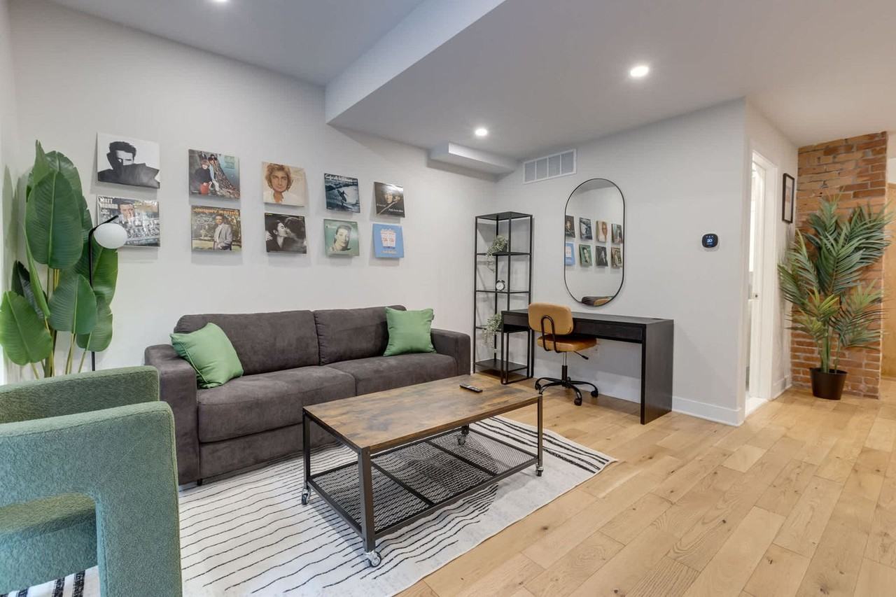 1520 Av Des Pins O #1382971P - Photo 4 of 18