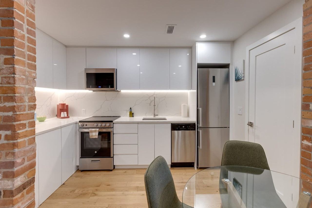 1520 Av Des Pins O #1382971P - Photo 7 of 18