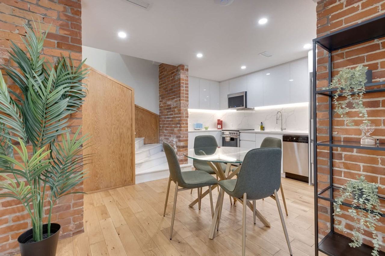 1520 Av Des Pins O #1382971P - Photo 6 of 18