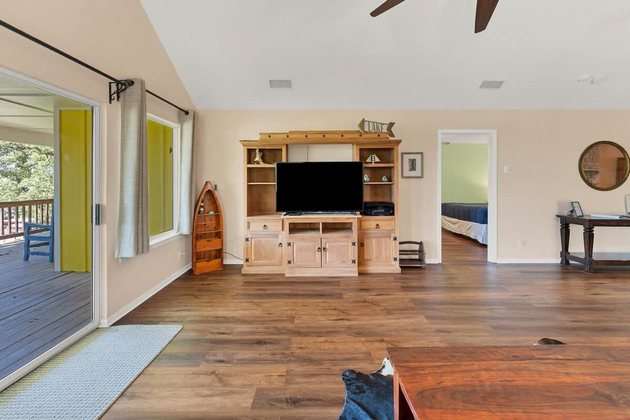 2388 Lakeshore Dr #1351236P - Photo 4 of 44