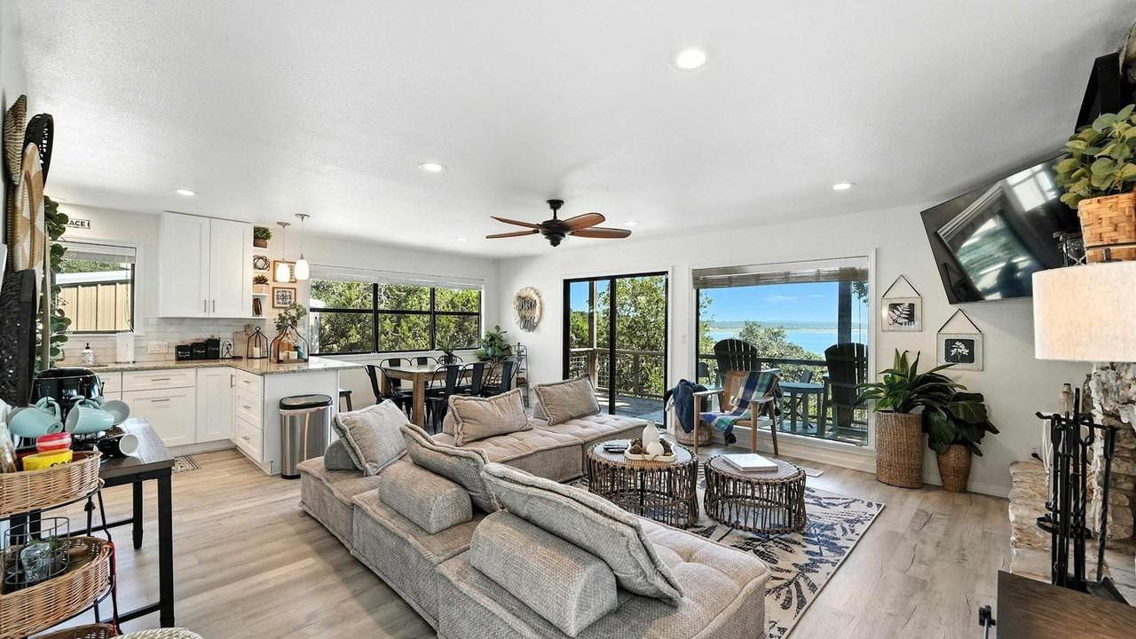 1240 Canyon Springs Dr #1351232P - Photo 5 of 37