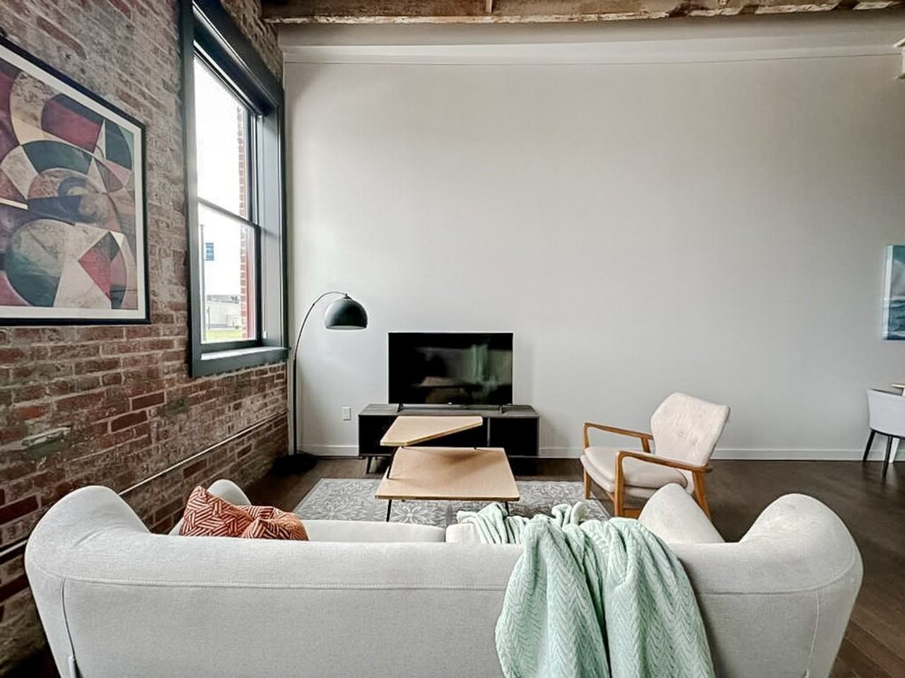 403 W 4th St N #1352442P - Photo 3 of 26